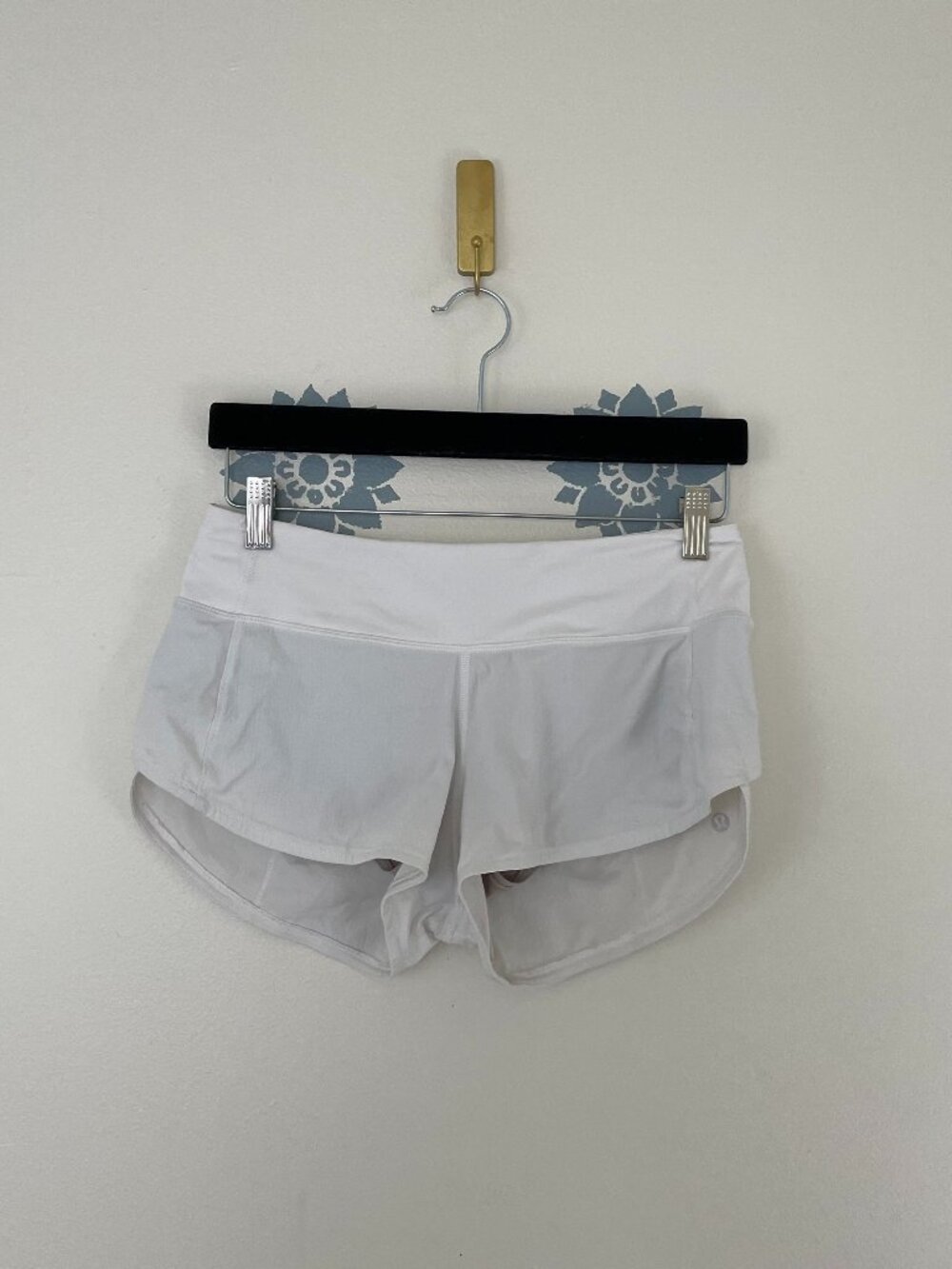 Lululemon Speed Up Shorts 2.5" in White Size 4